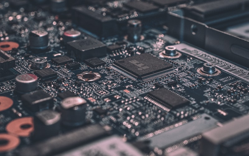 Circuit imprimé et composants électroniques haute technologie